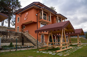 Къщи за гости "Иварос"