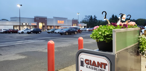 Grocery Store «Giant Food Stores», reviews and photos, 216 E Fairmount St, Coopersburg, PA 18036, USA