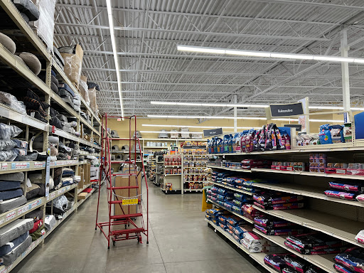 Pet Supply Store «PetSmart», reviews and photos, 5 Mystic View Rd, Everett, MA 02149, USA