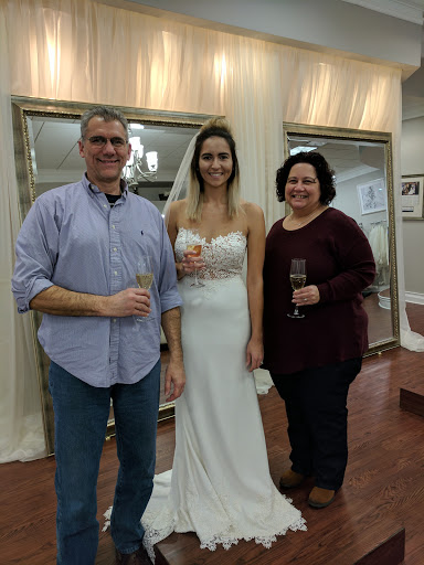 Bridal Shop «Bella Bianca Bridal», reviews and photos, 17W527 E Roosevelt Rd, Oakbrook Terrace, IL 60181, USA