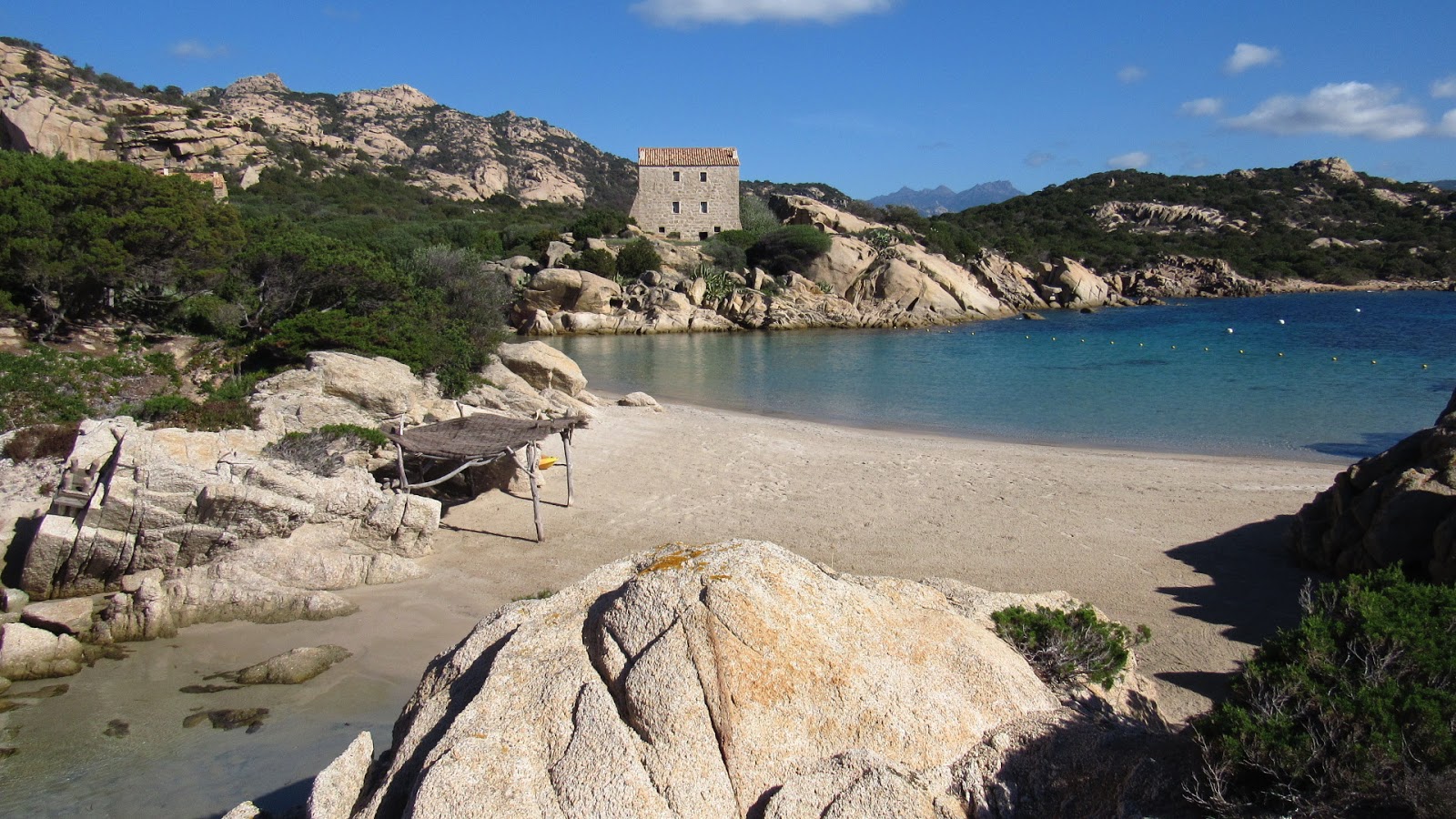 Foto di Murtoli beach con una superficie del sabbia beige fine