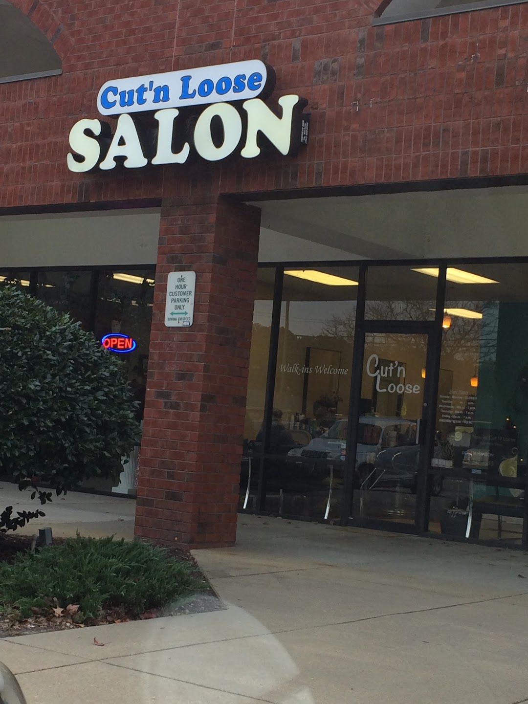 Cutn Loose Salon