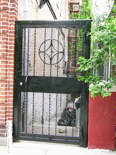 Locksmith «Larry The Locksmith Security and Hardware», reviews and photos, 3703 Riverdale Ave, Bronx, NY 10463, USA