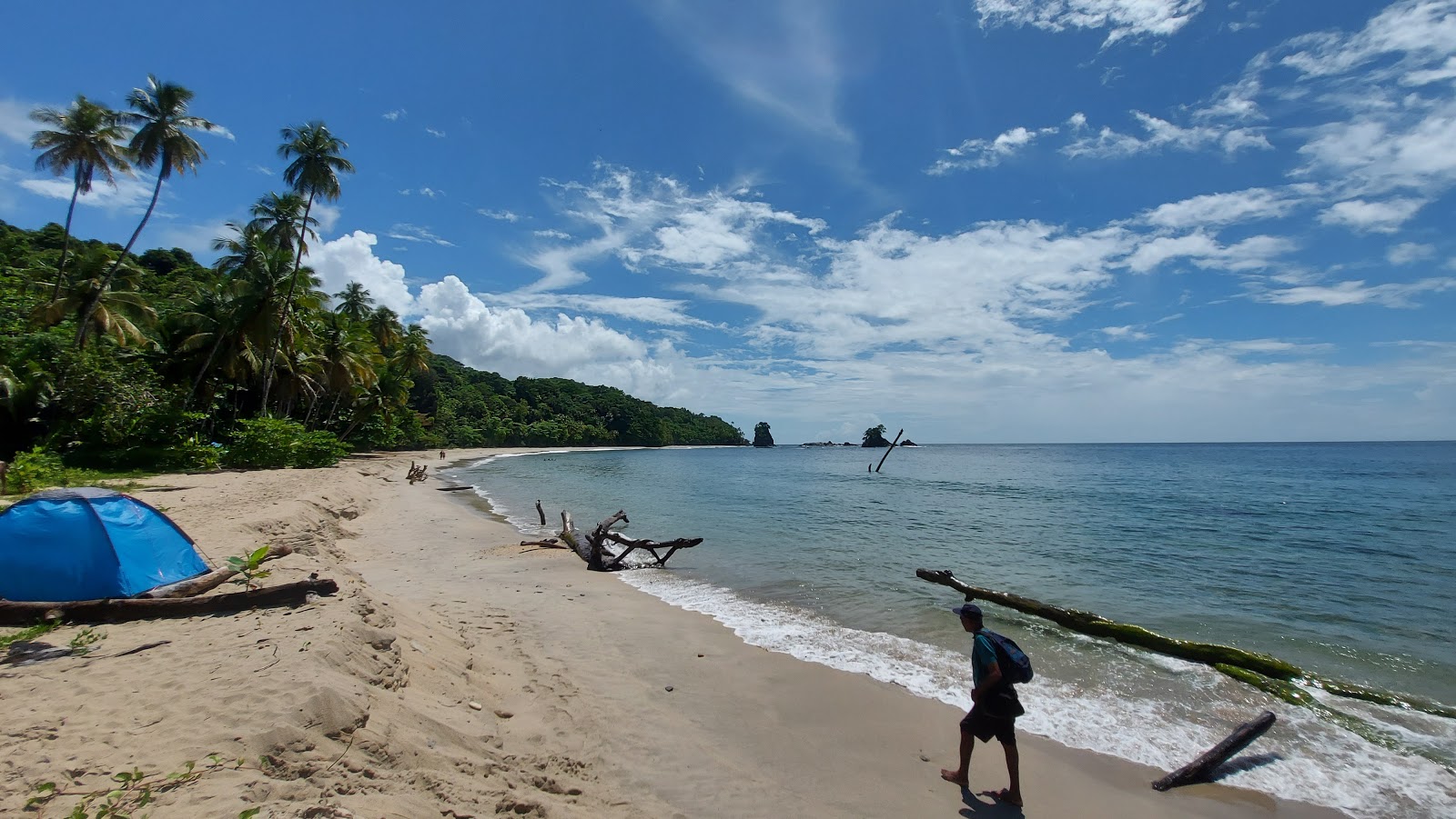 Foto von Strand von Paria Bay mit teilweise sauber Sauberkeitsgrad