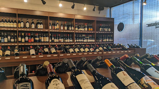 Wine Store «West Side Wines & Spirits», reviews and photos, 10 Raymond Rd, West Hartford, CT 06107, USA