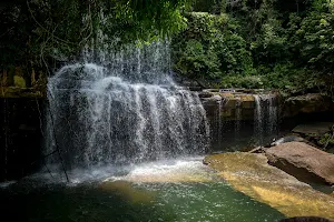 Huang Nam Khiao Waterfall image
