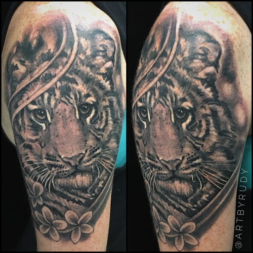 Tattoo Shop «Dallas Tattoo & Arts Company», reviews and photos, 2712 Live Oak St, Dallas, TX 75204, USA