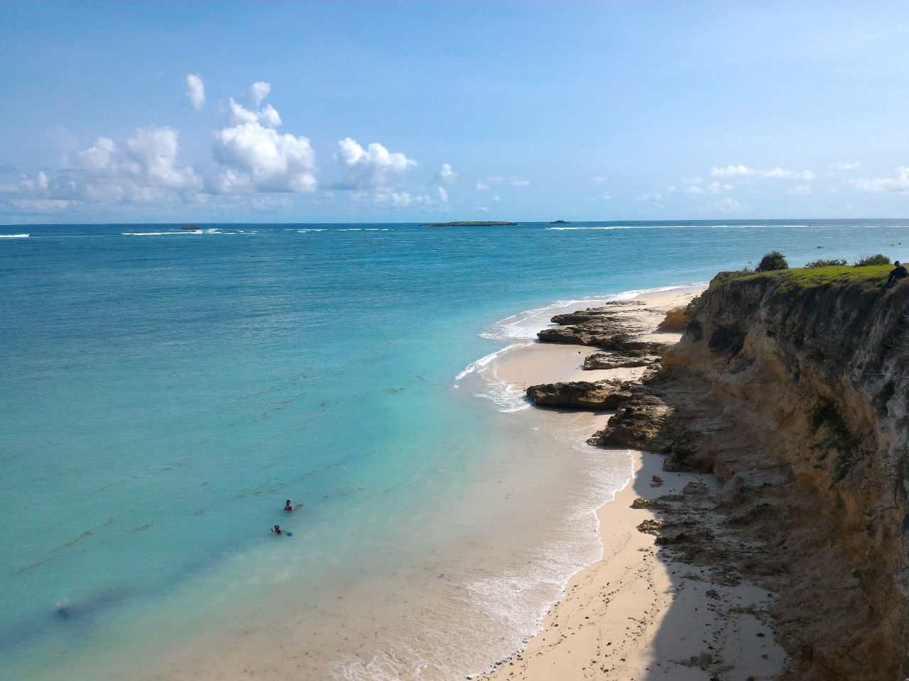 Foto de Galeri Beach com areia brilhante superfície