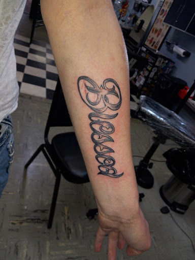 Tattoo Shop «Silver Screen Tattoo & Body Piercing», reviews and photos, 1559 Myers St, Oroville, CA 95965, USA