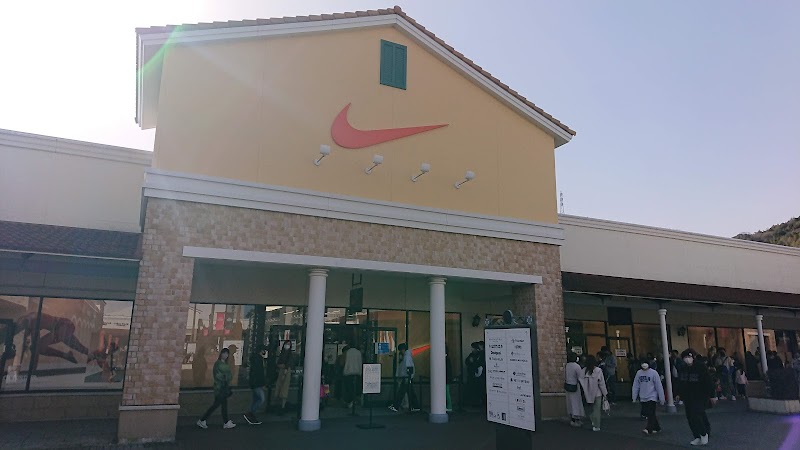 ナイキファクトリーストア 鳥栖 - Nike Factory Store Tosu
