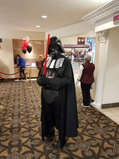 Movie Theater «B&B Theatres Overland Park 16», reviews and photos, 8601 W 135th St, Overland Park, KS 66223, USA