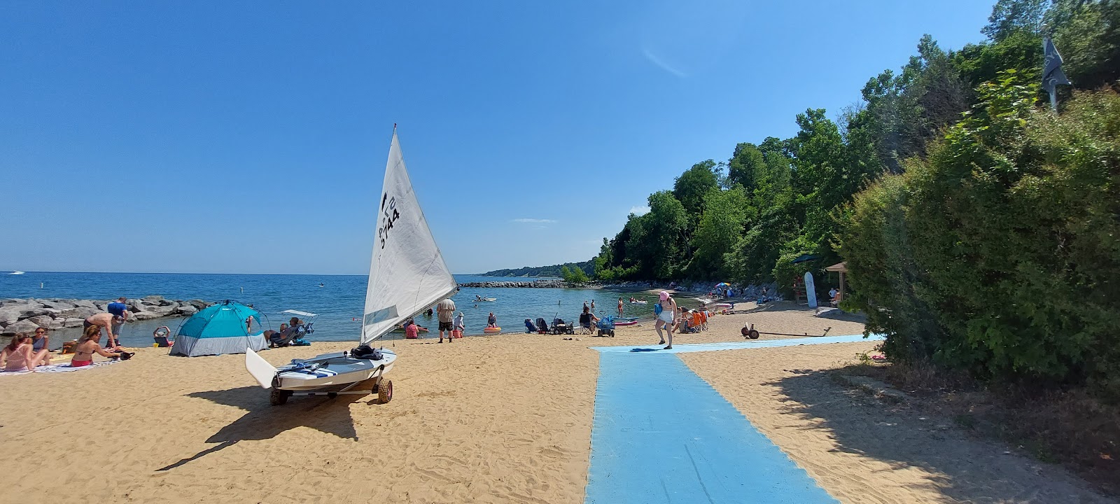 Photo of Lake Bluff Beach amenities area