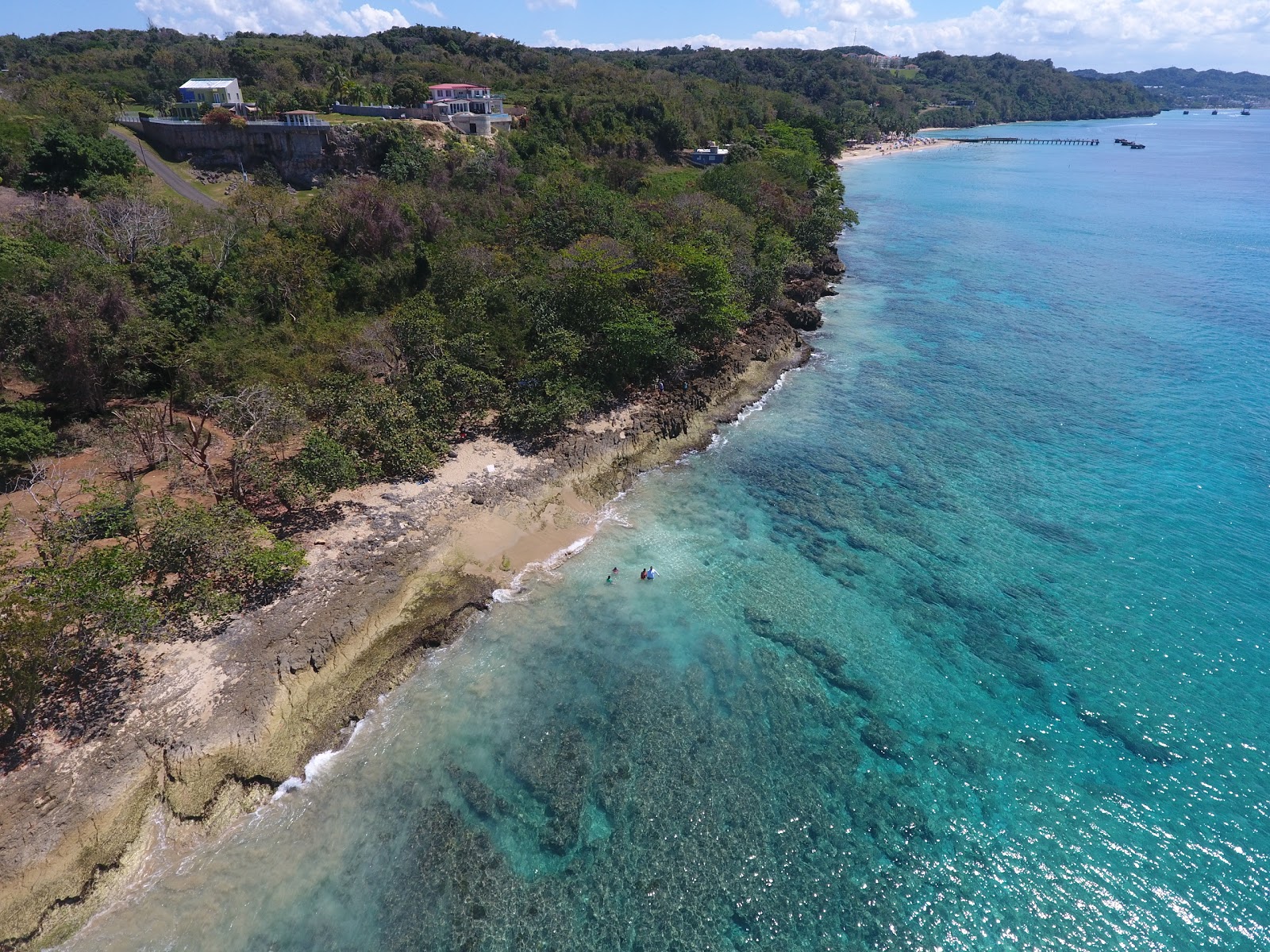 Φωτογραφία του India beach με καθαρό νερό επιφάνεια