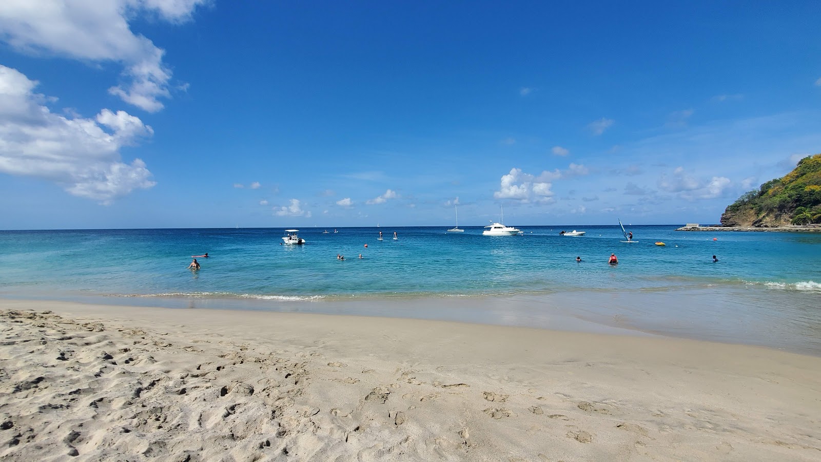 Photo de BodyHoliday hotel beach avec l'eau cristalline de surface