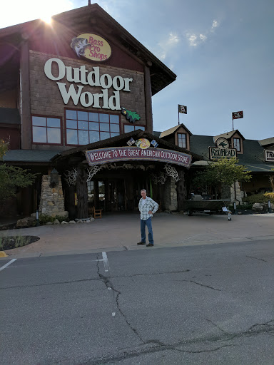 Sporting Goods Store «Bass Pro Shops», reviews and photos