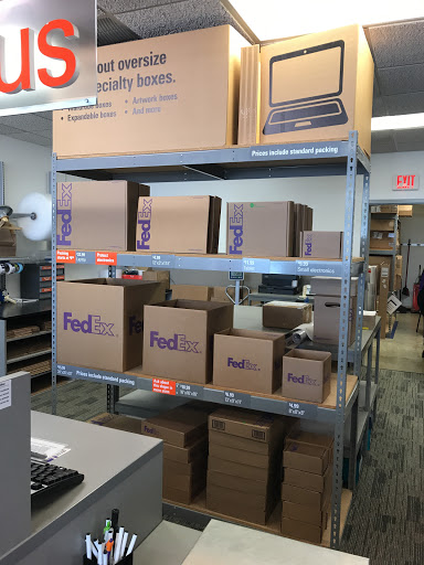 Shipping and Mailing Service «FedEx Office Ship Center», reviews and photos, 5455 N MacArthur Blvd, Irving, TX 75038, USA