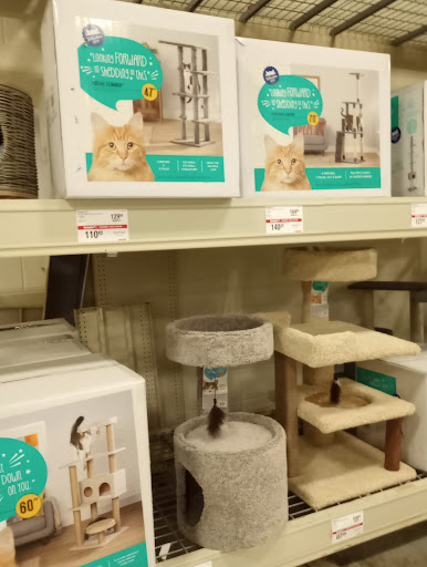 Pet Supply Store «PetSmart», reviews and photos, 5650 Mercury Dr, Dearborn, MI 48126, USA