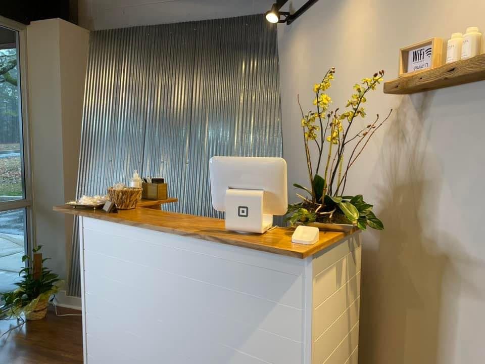 Charlotte Lynn + Co Salon 72543