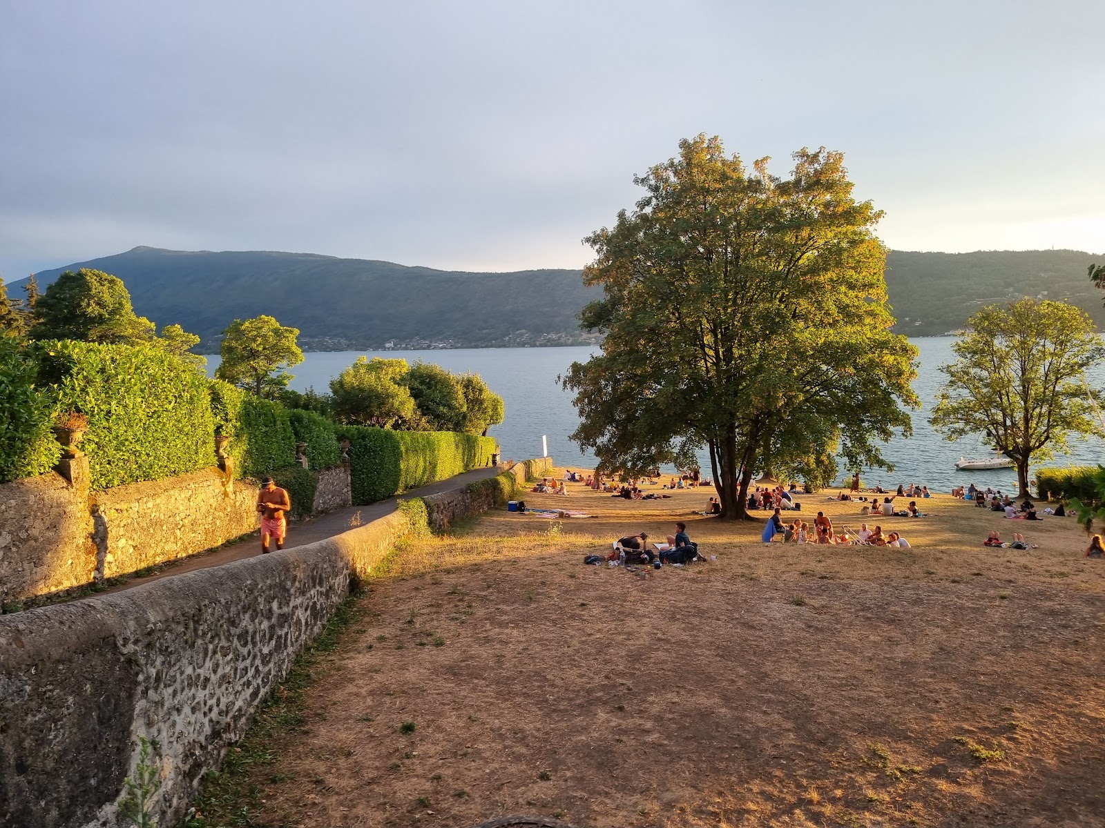 Foto von Plage du Plant mit betonierte fläche Oberfläche