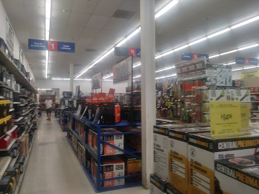 Hardware Store «Harbor Freight Tools», reviews and photos, 6272 Pearl Rd, Parma Heights, OH 44130, USA