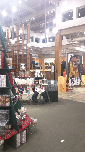 Clothing Store «L.L. Bean», reviews and photos, 6 Wayside Rd, Burlington, MA 01803, USA