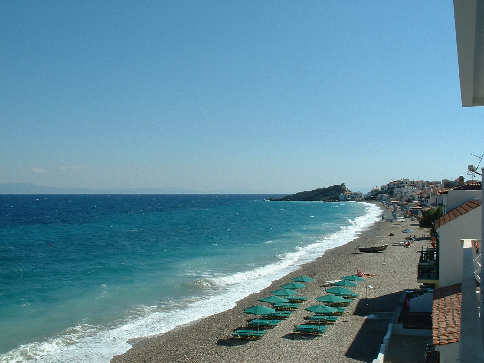 Foto de Paralia Kokkari área de servicios