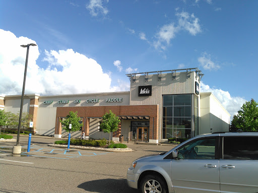 Camping Store «REI», reviews and photos, 766 E Big Beaver Rd, Troy, MI 48083, USA
