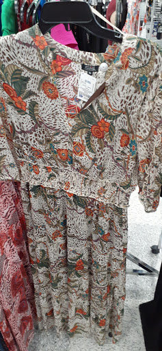 Clothing Store «Ross Dress for Less», reviews and photos, 581 Roosevelt Rd, Glen Ellyn, IL 60137, USA