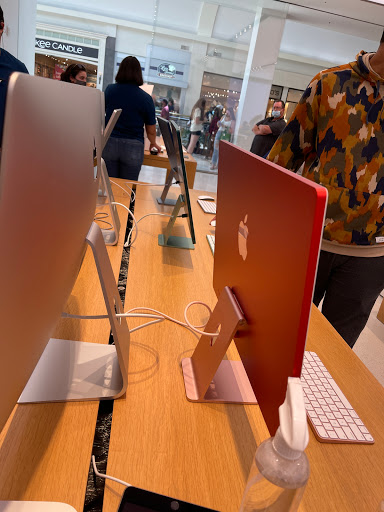 Computer Store «Apple Crabtree Valley Mall», reviews and photos, 4325 Glenwood Ave, Raleigh, NC 27612, USA