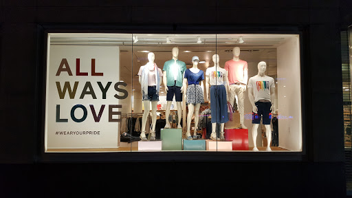 Clothing Store «Gap», reviews and photos, 277 W 23rd St, New York, NY 10011, USA