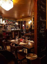 Atmosphère du Restaurant français Le Beaujolais d'Auteuil à Paris - n°9