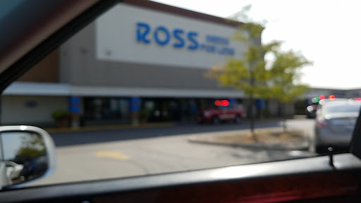 Clothing Store «Ross Dress for Less», reviews and photos, 1237 E Golf Rd, Schaumburg, IL 60173, USA