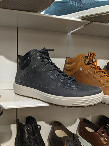 Shoe Store «Tops For Shoes», reviews and photos, 27 N Lexington Ave, Asheville, NC 28801, USA