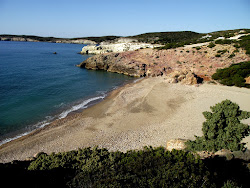 Triades beach'in fotoğrafı doğal alan içinde bulunmaktadır
