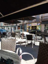 Atmosphère du Café et restaurant de grillades Le Bataclan à Bédarieux - n°4