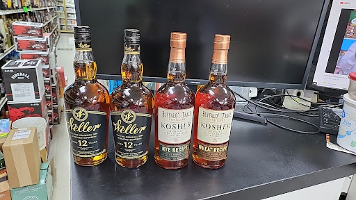 Liquor Store «Royal Liquor & Wine», reviews and photos, 1015 N Randall Rd, Elgin, IL 60123, USA