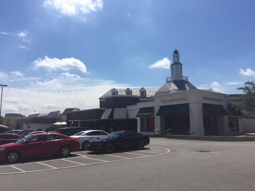 Shopping Mall «La Place Shopping Center», reviews and photos, 2101 Richmond Rd, Beachwood, OH 44122, USA