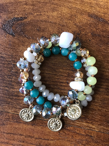 Jewelry Store «Knock Knock Boutique», reviews and photos, 110 W Chocolate Ave, Hershey, PA 17033, USA