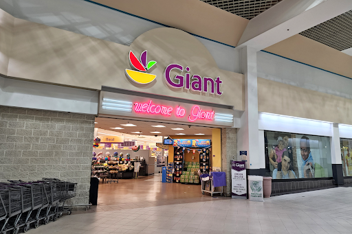 Giant, 6000 Greenbelt Rd # 3, Greenbelt, MD 20770, USA, 