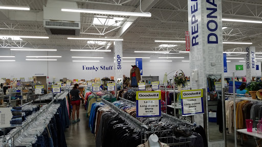 Thrift Store «Goodwill Suffolk Retail Store», reviews and photos, 2901 Godwin Blvd, Suffolk, VA 23434, USA