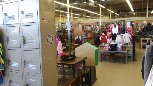 Thrift Store «Thrift Town», reviews and photos, 410 El Camino Ave, Sacramento, CA 95815, USA