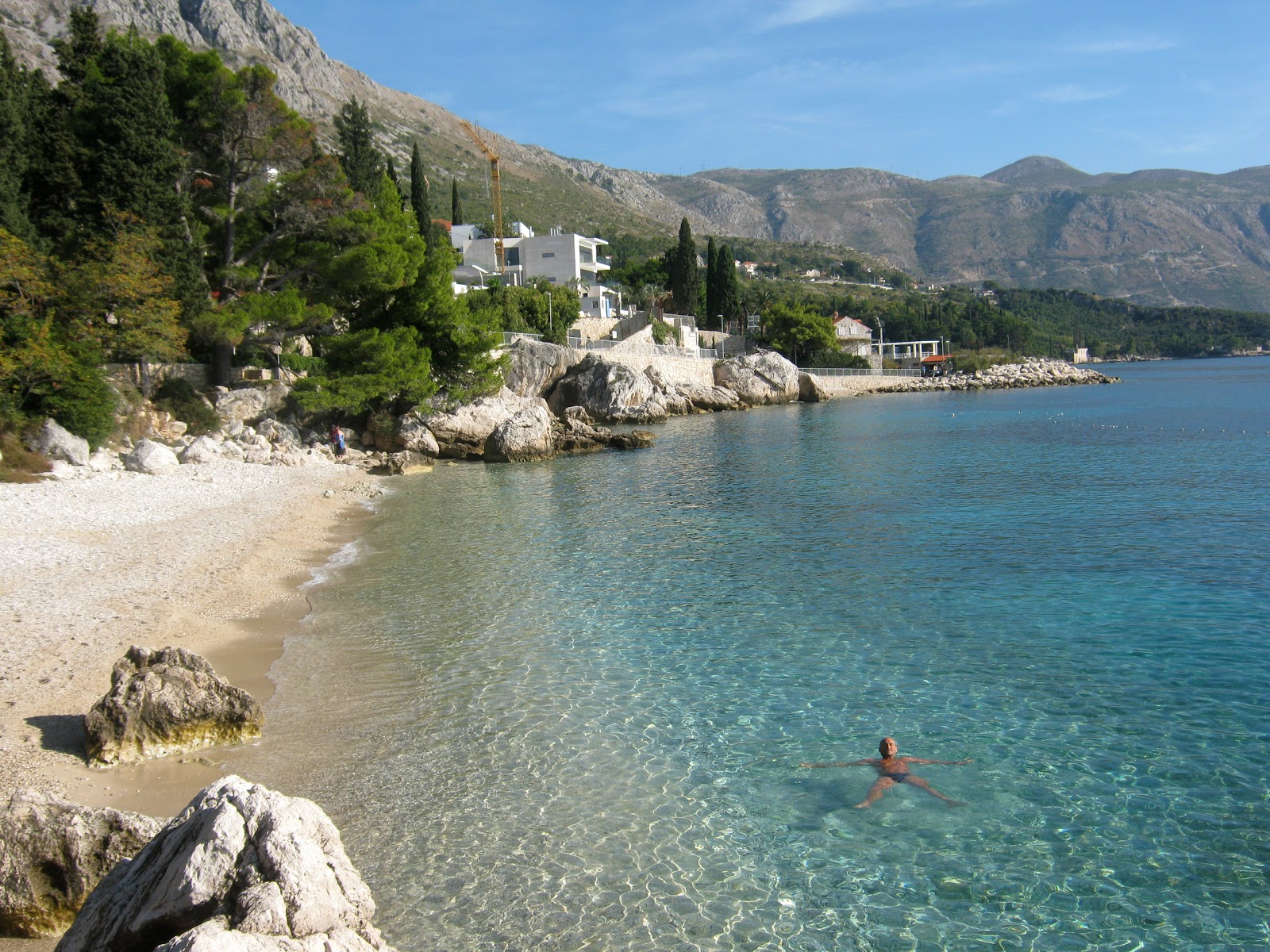 Mlini beach'in fotoğrafı hafif çakıl yüzey ile