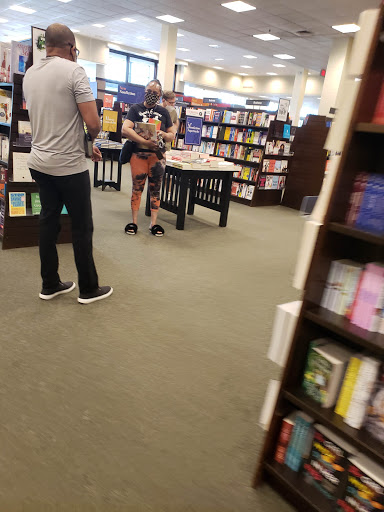 Book Store «Barnes & Noble», reviews and photos, 112 Eisenhower Pkwy, Livingston, NJ 07039, USA