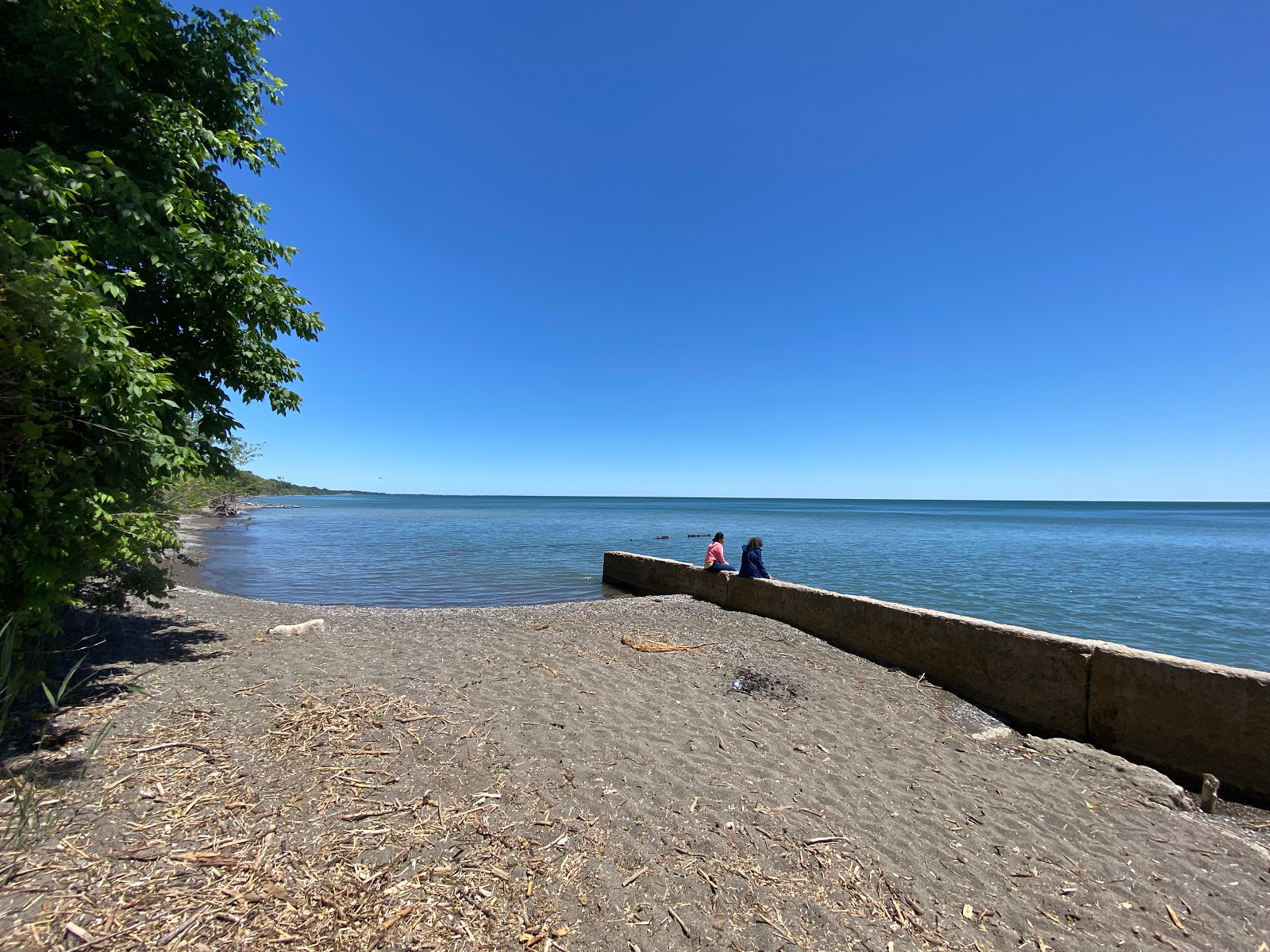 Fotografija Burns Beach z sivi kamenček površino