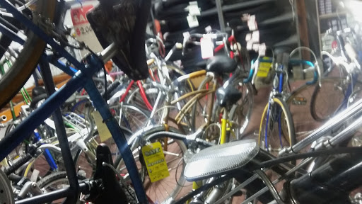 Bicycle Store «Roberts Cycle Shop Chicago», reviews and photos, 7054 N Clark St, Chicago, IL 60626, USA