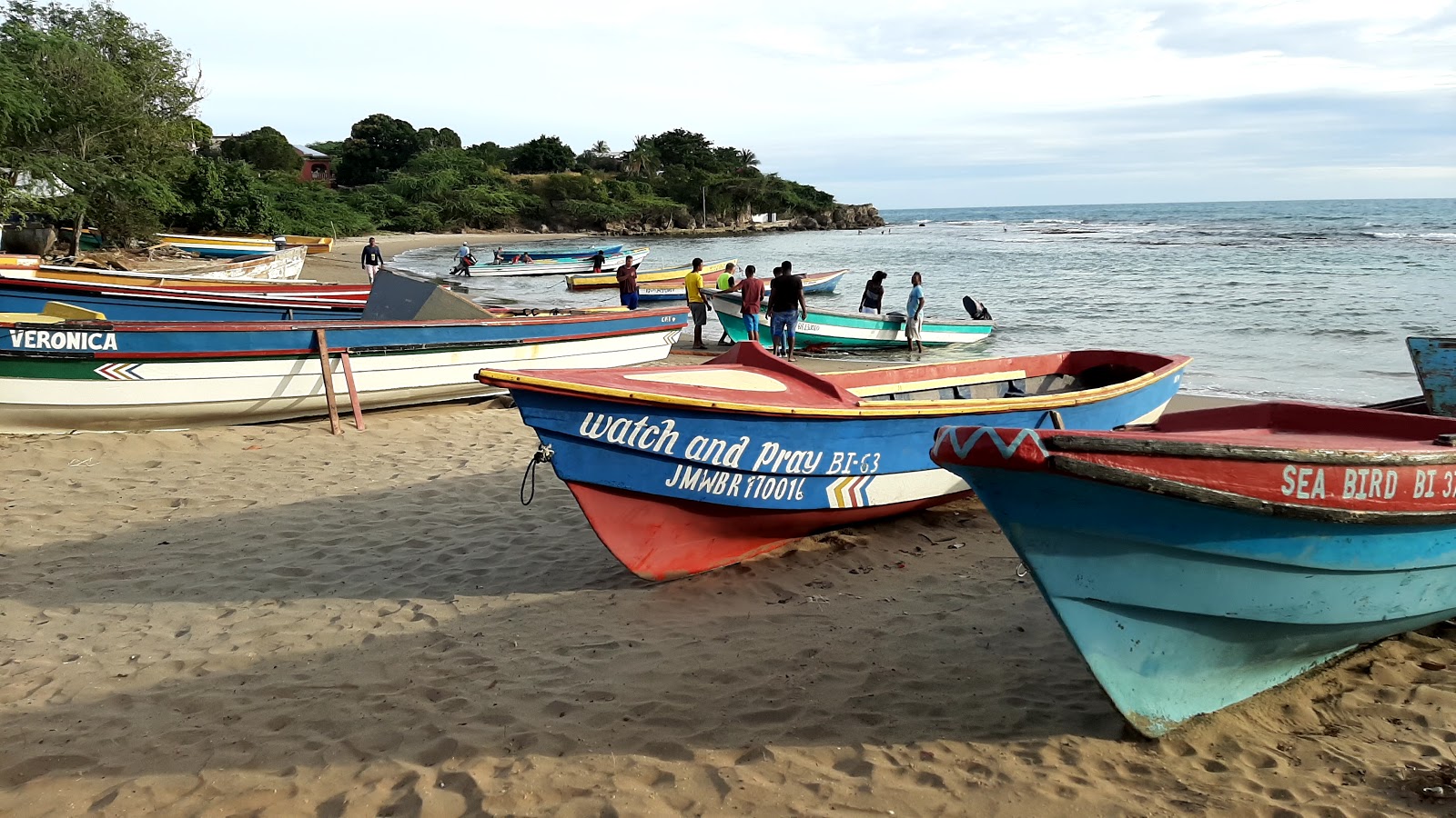 Billy’s Bay Beach II'in fotoğrafı geniş bir kıyı şeridi ile birlikte