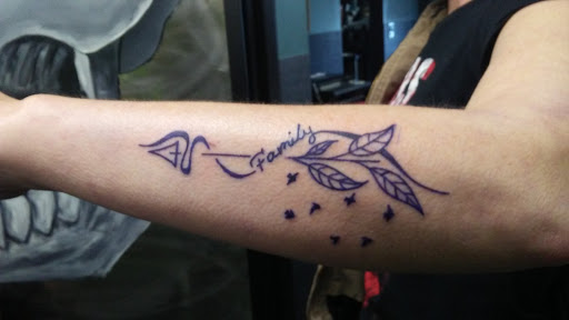 Tattoo Shop «Tattoo Tech», reviews and photos, 5350 N Springboro Pike, Moraine, OH 45439, USA