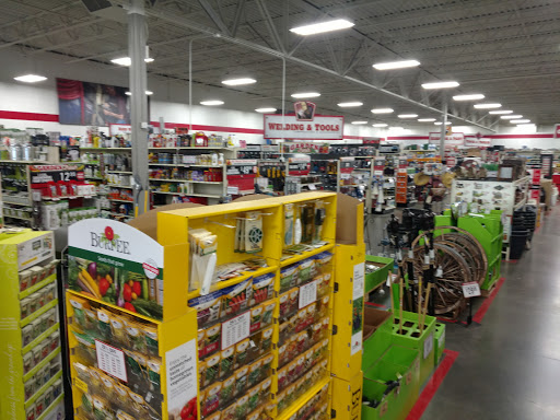 Home Improvement Store «Tractor Supply Co.», reviews and photos, 1714 N Main St, Shelbyville, TN 37160, USA