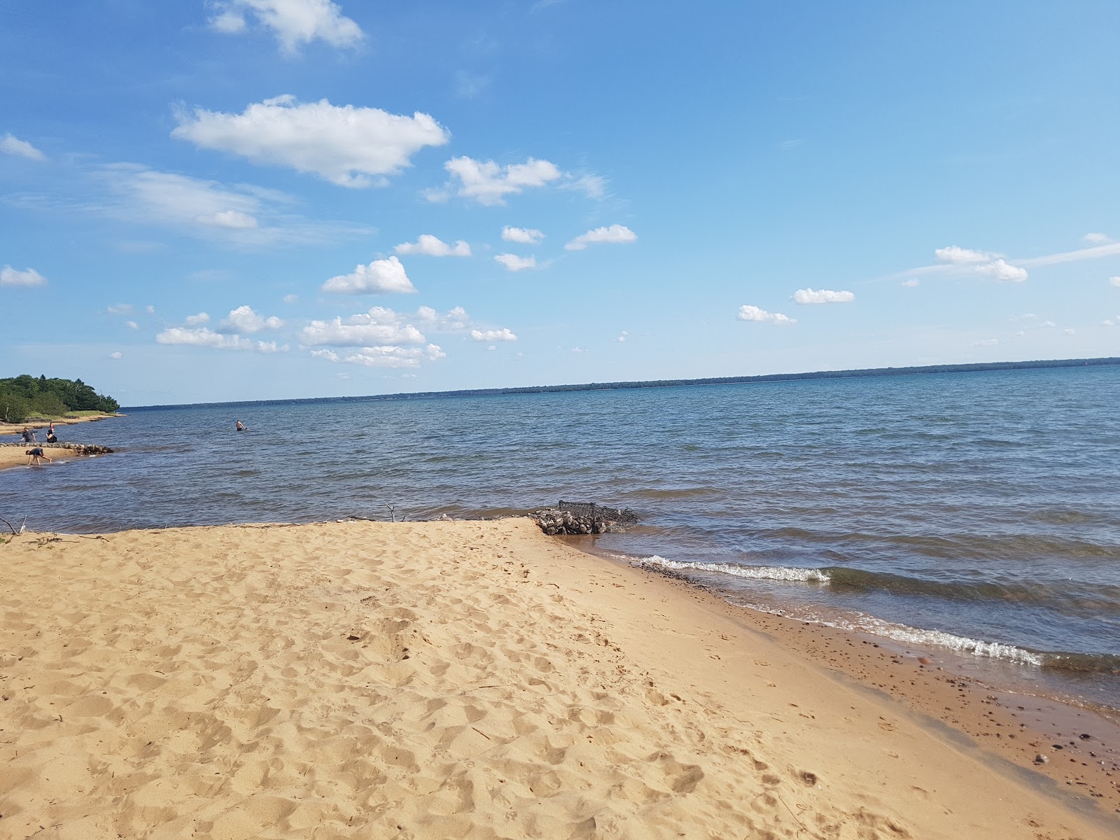 Pointe Des Chenes Beach'in fotoğrafı - rahatlamayı sevenler arasında popüler bir yer
