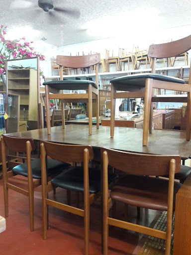 Furniture Store «San Antonio Furniture Finders», reviews and photos, 617 Fredericksburg Rd, San Antonio, TX 78201, USA